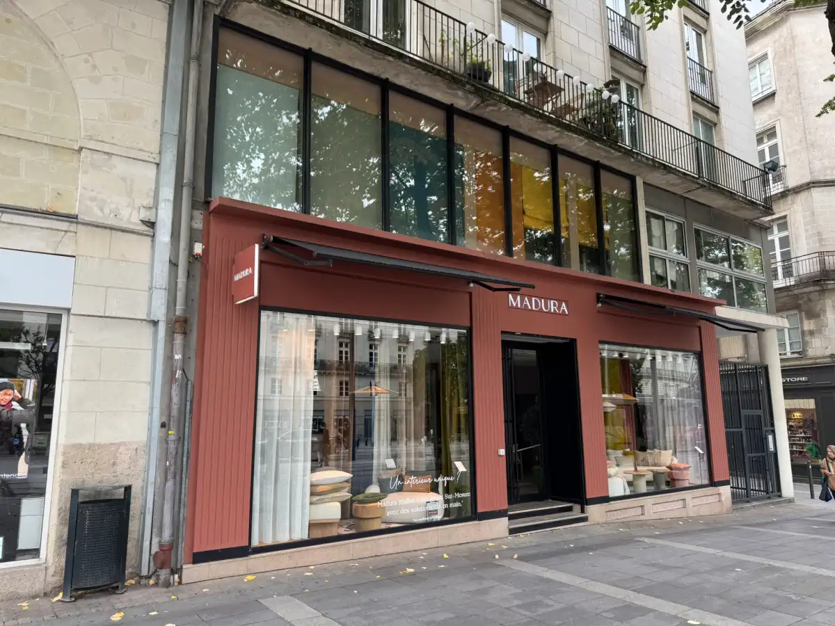 Façades devantures de commerce Tours
